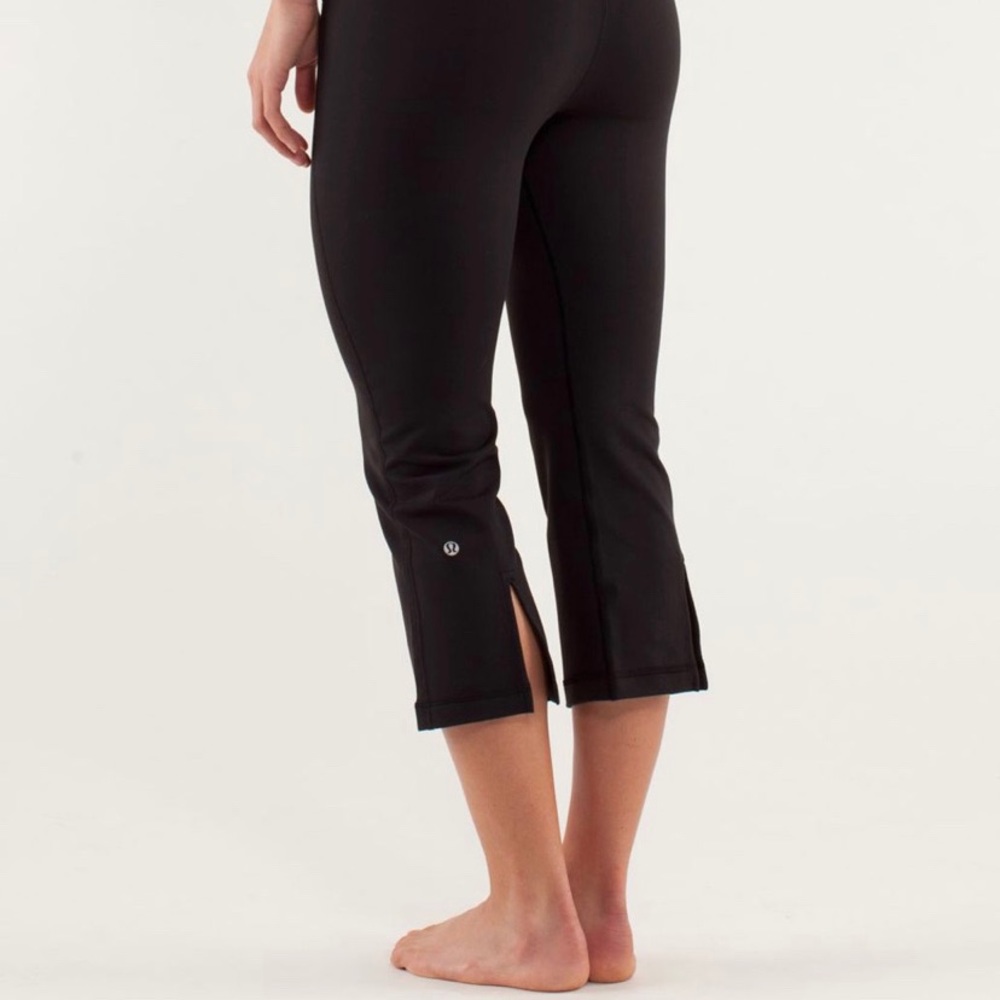 Lululemon Gather and Crow Crop